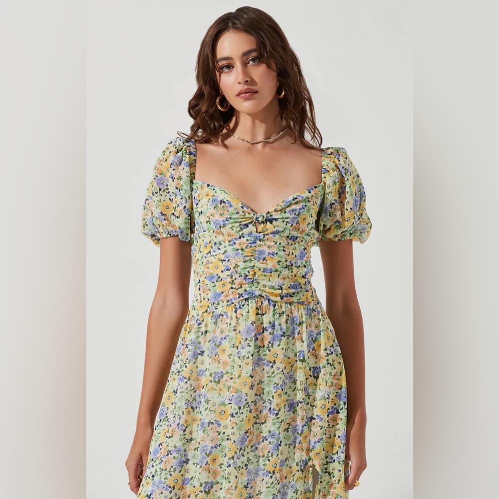 ASTR The Label Irma Floral Puff Sleeve Midi Dress. Size Small - Picture 3 of 6